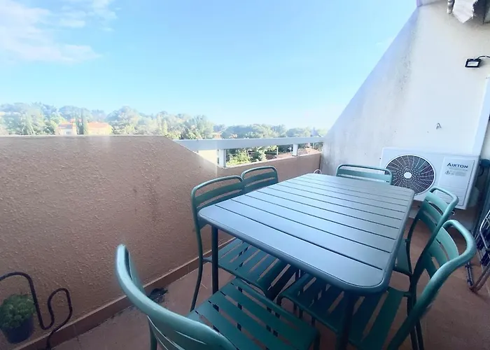 Beautiful Private Rooftop With Sea View 4 People アパート