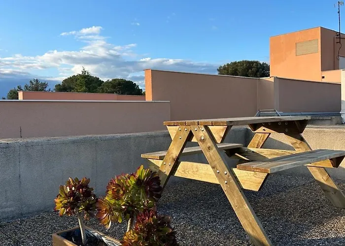 Beautiful Private Rooftop With Sea View 4 People *