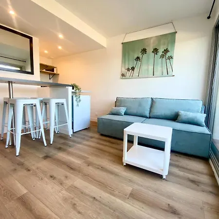 Beautiful Private Rooftop With Sea View 4 People Apartment